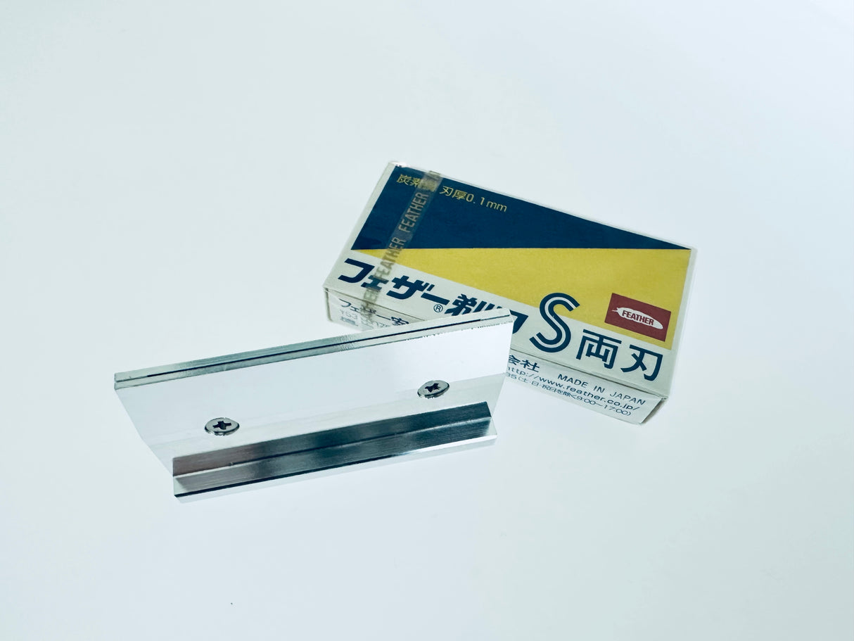 Double-edged blade holder for HS-1/HW-1